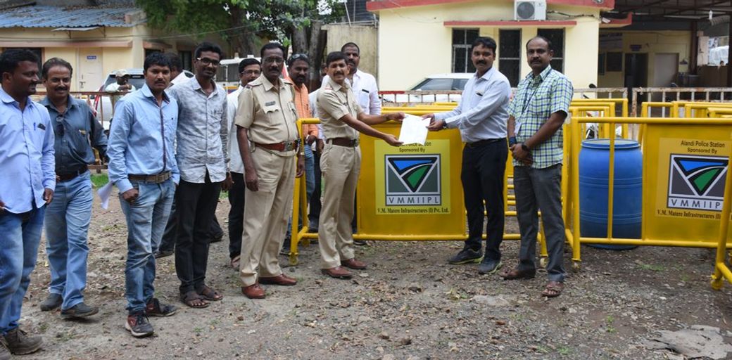 VMMIIPL donated 30 No. Barricades to Alandi Police Station for traffic Control 